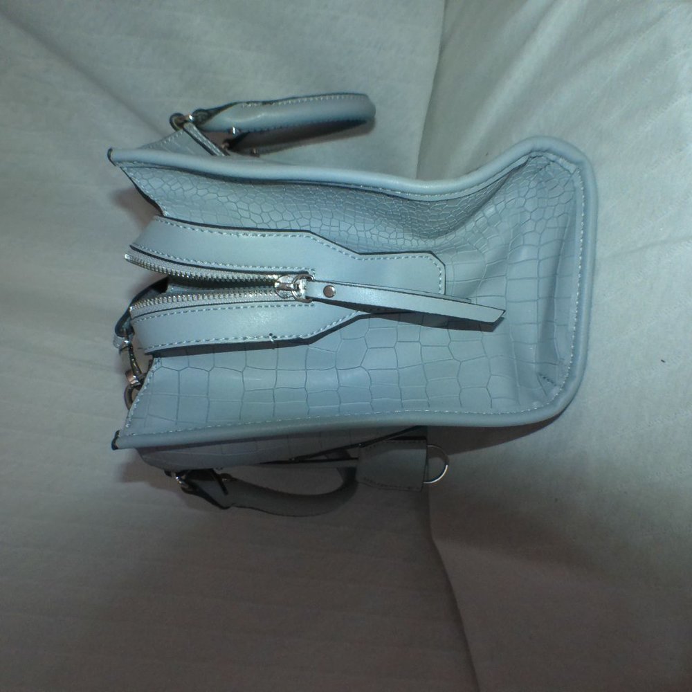 Greyish Blue - Picture 3 of 5